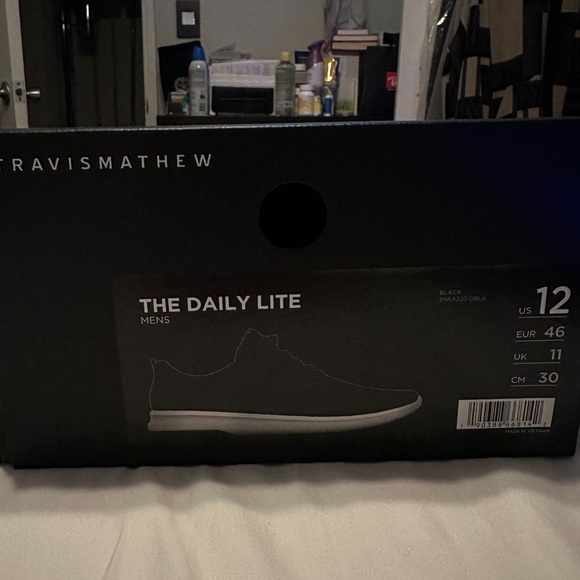 Travis Mathew The Daily Lite Men's Black Sneakers - Picture 1 of 6